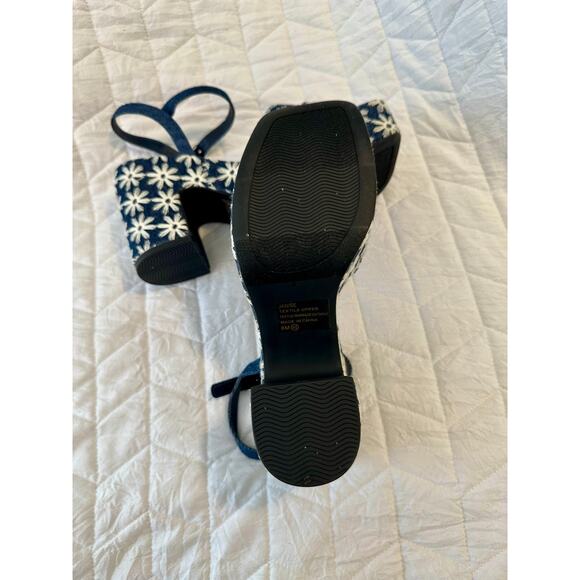 Women’s Jelly pop Bohemian Flower Embroidered Chunky Heels, size 8, denim, - Picture 3 of 11